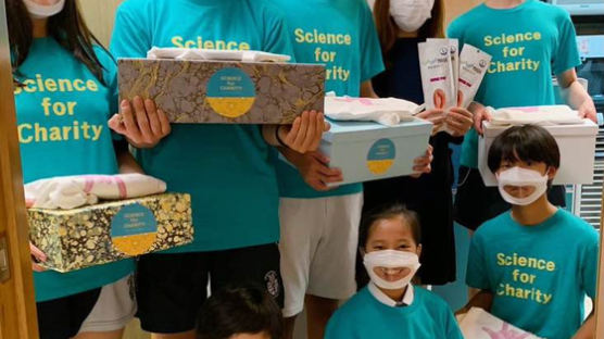 한국인 학생들 해외서 국산 투명 마스크 캠페인