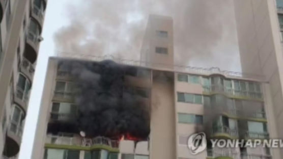 [속보]군포 아파트 12층서 화재…2명 추락 등 4명 사망