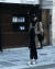 조거 팬츠와 스웨트 셔츠 위에 코트를 걸친 믹스매치 룩. 사진 스포티앤리치 인스타그램