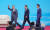 문재인 대통령과 아베 일본 총리, 리커창 중국 총리가 2019년 12월 24일(현지시간) 쓰촨성 청두 세기성 박람회장에서 열린 한중일 비즈니스 서밋에 입장하고 있는 모습. 연합뉴스