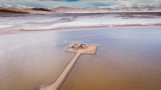 아르헨 소금호수 산 포스코, 리튬량 '전기차 3억대분' 횡재 