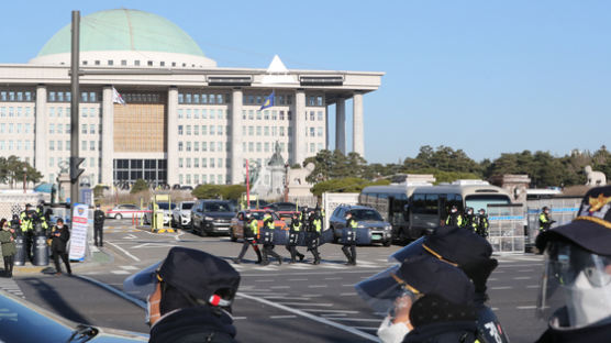 경찰, "민주노총 여의도 집회 차벽 설치하고 해산 절차 진행"