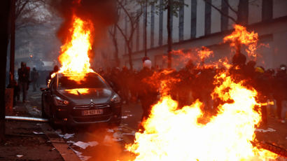 "경찰 얼굴 찍지 마라" "언론자유 침해다" 프랑스 2주째 보안법 반대시위