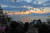 지난해 1월 1일 전남 완도군 완도타워에서 열렸던 '해맞이 축제'에서 관광객들이 소원을 담은 풍선을 날리고 있다. [사진 완도군]