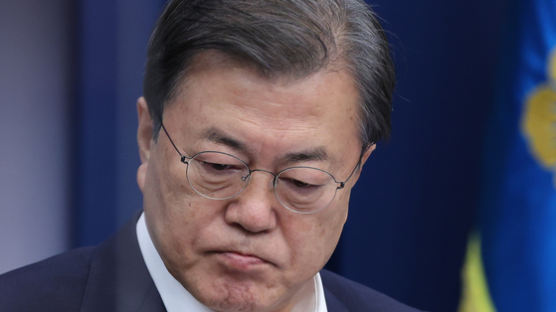 尹 징계위 날짜 확정날···文대통령 "검찰 개혁 마지막 단계"