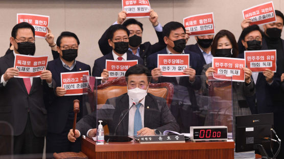 [속보] '대북전단 살포 금지법' 법사위 통과