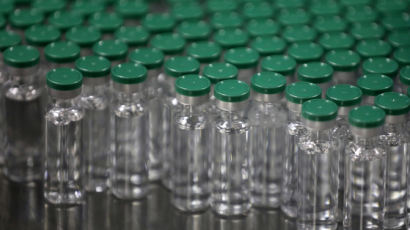 한국이 선구매한 아스트라제네카 백신, "英서 생산 지연"