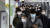 신종 코로나바이러스 감염증(코로나19) 확산을 막기 위해 수도권 지역에 사회적 거리두기 2.5단계가 시행된 8일 오전 서울 광화문역에서 출근길 시민들이 발걸음을 재촉하고 있다. 뉴스1 
