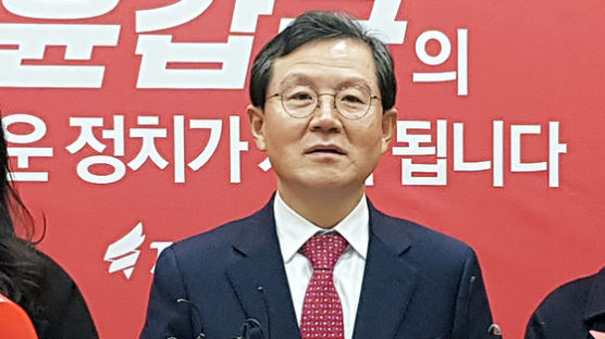 남부지검 ‘라임’ 연루 윤갑근 영장 청구…윤석열 징계위 열리는 시각 실질심사