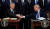 지난 1월 미국 백악관에서 1단계 미중무역 합의 서명 당시 류허 중국 부총리(왼쪽)과 트럼프 대통령이 악수하고 있다. [로이터=연합뉴스]