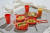 트래쉬버스터즈의 다회용 용기. 음식을 담는 오목한 접시와 컵, 포크, 숟가락이 기본 세트다. 사진 트래쉬버스터즈