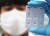 지난 9일 에스디바이오센서에서 연구원이 신속항원 진단키트를 보여주고 있다. [연합뉴스]