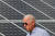 조바이든 미국 대통령 당선인이 지난해 뉴햄프셔의 재생에너지 단지를 둘러보는 모습. REUTERS=연합뉴스