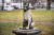 에스토니아 탈린 칼라마하 지역의 한 쇼핑센터 앞에 떠돌이 개 '조릭'의 동상이 세워져 있다. AP=연합뉴스