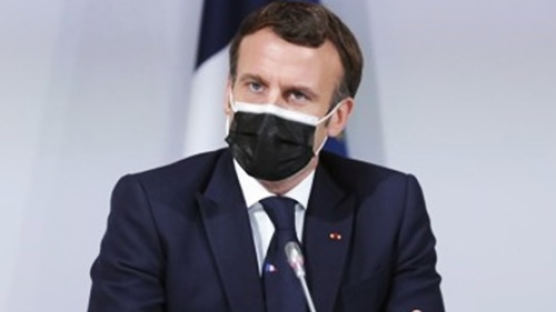 [속보] 마크롱 프랑스 대통령 코로나 확진…"업무는 계속"