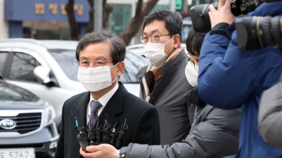 법원, ‘라임 로비' 의혹 윤갑근 전 고검장 "구속 정당하다"