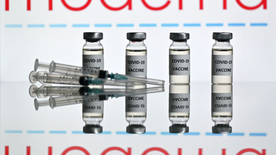 미 FDA, 모더나 백신 긴급사용 승인…트럼프, "축하" 짧은 트윗 