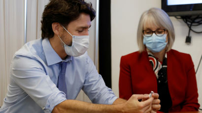 '백신 사재기'한 캐나다의 여유···1인당 5번씩 맞아도 남는다