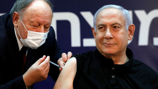 네타냐후 총리, 이스라엘 '1호'로 백신 접종