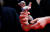 지난 2월29일(현지시간) 제70회 베를린 국제영화제에서 '운디네'로 여우주연상(은곰상)을 차지한 배우 폴라 비어가 은곰 트로피를 들고 있다. [로이터=연합뉴스]
