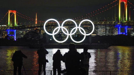 日국민 65% "올림픽 연기·취소해야"…'고투' 접은 스가, 다시 시험대에 