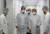 이낙연 더불어민주당 대표가 지난 5일 SK바이오사이언스 공장을 찾아 무진복을 착용하고 품질관리시험실에 들어가 코로나19 백신 생산현황을 점검하고 있다. 뉴스1