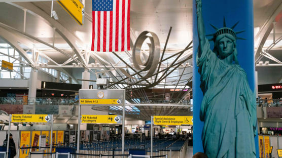 뉴욕시, 모든 해외 방문객에 자가격리 명령…위반하면 하루 111만원 벌금