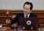 정세균 국무총리가 22일 서울 세종로 정부서울청사에서 열린 국무회의에서 의사봉을 두드리고 있다. 강정현 기자