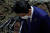 아베 신조 전 일본 총리가 25일 국회 운영위원회에 참석해 '벚꽃 스캔들'관련해 거짓으로 밝혀진 답변을 한 데 대해 사과하며 고개를 숙이고 있다. [로이터=연합뉴스]