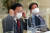 문재인 대통령이 지난 22일 오전 청와대에서 열린 '5부요인 초청 간담회'에서 발언을 마친 뒤 마스크를 쓰고 있다. 연합뉴스
