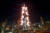 1일(현지시간) 아랍에미리트 두바이의 세계에서 가장 높은 건물인 부르즈 칼리파에서 새해를 축하는 불꽃이 터지고 있다. [로이터=연합뉴스]