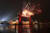 영국 런런 타워브릿지에서 새해를 축하는 불꽃이 터지고 있다. [AP=연합뉴스]