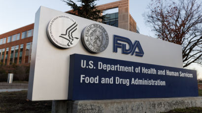미국 FDA "코로나 백신, 쪼개고 섞는 변칙접종 안돼" 