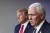 마이크 펜스 미국 부통령(오른쪽)이 5일(현지시간) 도널드 트럼프 대통령과의 오찬에서 "나는 바이든 승리를 막을 권한이 없다"는 취지의 말을 한 것으로 드러났다. [AFP=연합뉴스]
