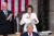 낸시 펠로시 미 하원의장이 지난해 2월 미 의회에서 열린 도널드 트럼프 대통령의 신년 국정연설이 끝나자 연설문을 찢고 있다. [EPA=연합뉴스]