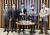 지난 2일 고이케 유리코(왼쪽 네 번째) 일본 도쿄도 지사 등 수도권 4개 광역자치단체장이 니시무라 야스토시(가운데) 일본 경제 재생 담당상에게 코로나19 긴급사태 발령을 검토해달라고 요청한 뒤 기자들의 취재에 응하고 있다. [교도=연합뉴스]