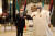왕이 중국 국무위원 겸 외교부장이 5일 나이지리아를 찾아 부하리 대통령과 팔꿈치 인사를 나누고 있다. [중국 외교부 홈페이지 캡처]