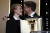 '걸' 주연배우 빅터 폴스터(왼쪽부터)와 루카스 돈트 감독이 2018년 칸국제영화제에서 황금카메라상을 받고 수상의 기쁨을 나누고 있다. [EPA=연합뉴스]