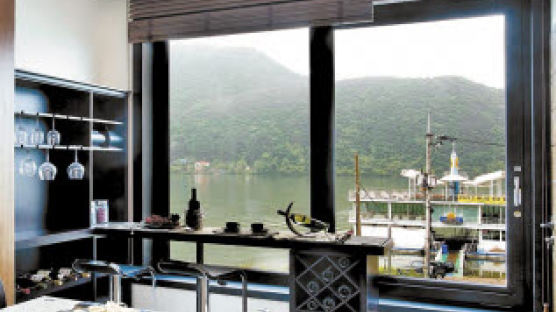 [분양 포커스] 유황온천욕 누리는 타운하우스, 북한강 눈앞 
