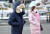7일 오전 서울 종로구 광화문역 인근에서 두터운 옷차림을 한 시민들이 출근하고 있다. 연합뉴스