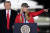 도널드 트럼프 미국 대통령과 조지아주 상원의원 선거에서 낙선한 켈리 레플러 공화당 의원. [AP=연합뉴스]