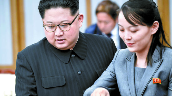김정은 핵잠 개발에…野 "文 운전자론? 조수석도 못앉았다"