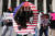 트럼프 대통령 지지자가 큐어넌의 상징인 큐를 들고 지난해 11월 2일 미국 뉴욕 맨해튼에서 폭스뉴스 지지 시위를 하고 있다. [로이터=연합뉴스]
