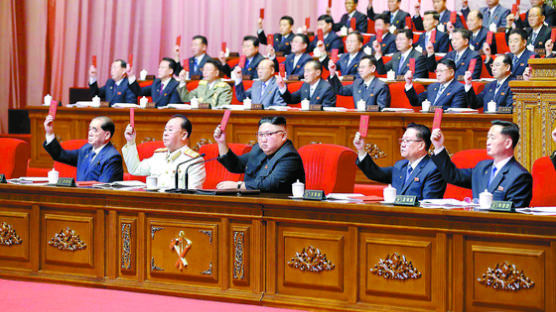 김정은, 핵잠·다탄두로 ‘핵악몽’ 위협…“돈·기술 있을지 의문”