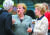 메르켈 총리가 크리스틴 라가르드 유럽중앙은행(ECB) 총재(왼쪽)와 우르술라 폰데어라이엔 EU집행위원장 등 동료 여성 지도자들과 환담하고 있다. AP=연합뉴스