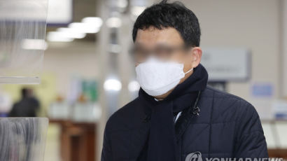 '故김홍영 검사 폭행' 전 부장검사 "피해자와 신체접촉 있었다"