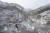 현수교 전망대에서 내려다본 강천산 군립공원. 새빨간 현수교 말고는 완벽한 흑백 세상이다.