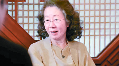 74세 윤여정, 자타공인 예능 블루칩