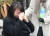 12일 오후 서울 서초구 서울중앙지방법원이 SK케미칼, 애경 전 대표에 대해 '무죄'를 선고한 뒤 한 피해자가 눈물을 흘리고 있다. 뉴스1