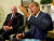 2002년 당시 조지 W 부시 대통령을 지켜보는 '실세 부통령' 딕 체니. AP=연합뉴스